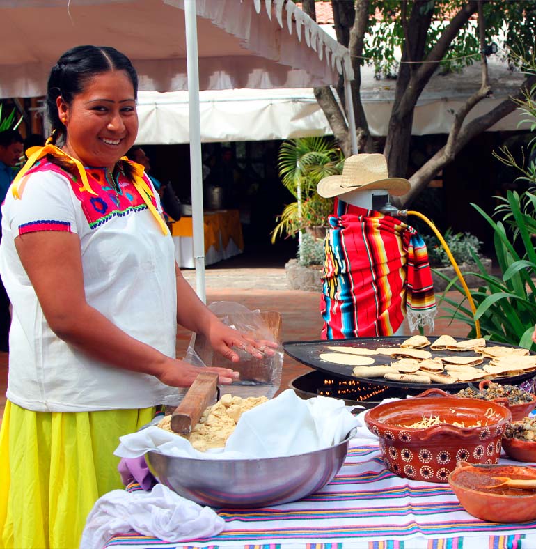 SATmexico-dmc-incentives-tour-travel-mexico-city-lunch-hand-made-tortillas