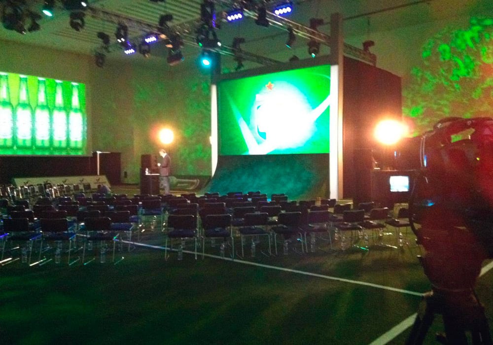 SATmexico dmc events production mexico set up big screens projection heineken international forum