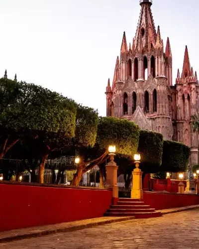 SAT Mexico DMC-retreat-miguel-allende -guide-Rosewood San Miguel Allende-cathedral