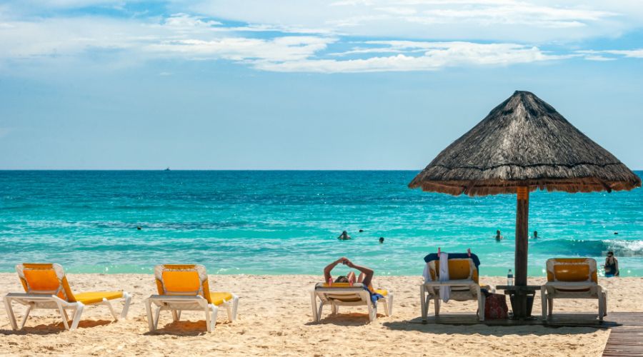 SAT Mexico-incentive-retreat-mexico-beaches-Unsplash-David Vives-Cancun