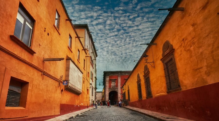 SAT Mexico DMC-incentive travel miguel allende-Unsplash-Jezael Melgoza-San Miguel de Allende street